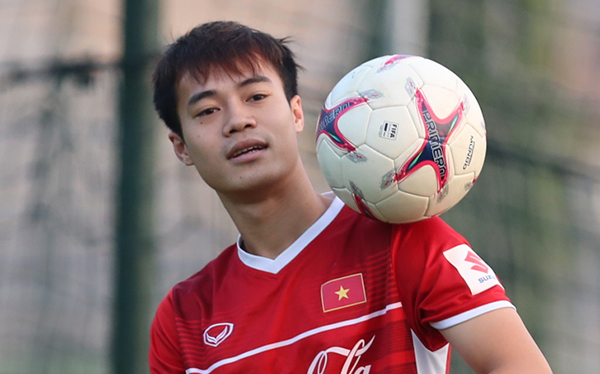Tiền đạo phải Nguyễn Văn Toàn. Dù gặp một chút vấn đề về vai và hông trong trận gặp Tim Garuda nhưng VT9 đã có thể tập luyện bình thường cùng các đồng đội trong những ngày qua. Anh vẫn sẽ là một sự lựa chọn đáng giá ở mũi tấn công bên phải.