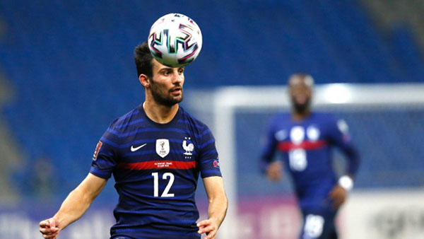 Hậu vệ trái Leo Dubois. Trong bối cảnh cả 2 hậu vệ trái Lucas Digne và Lucas Hernandez vẫn bỏ ngỏ khả năng ra sân vì chấn thương thì Leo Dubois là phương án mà HLV Deschamps có thể cân nhắc.