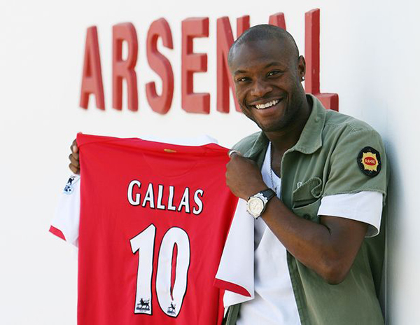 Gallas đến Arsenal và chọn chiếc áo số 10.