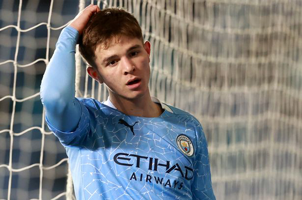Tiền vệ James McAtee. Cầu thủ sinh năm 2002 cũng là sản phẩm của lò đào tạo Man City. Anh nhiều khả năng sẽ có cơ hội thể hiện mình với Pep trong trận đấu tới.