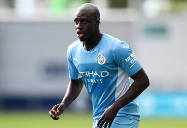 Hậu vệ trái Benjamin Mendy. Cầu thủ người Pháp đang trên đường lấy lại phong độ vốn có của mình. Rất có thể anh sẽ gánh trọng trách ở hành lang trái The Citizens.
