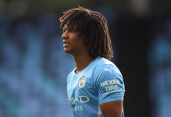 Trung vệ Nathan Ake. Anh đang tranh thủ cơ hội để ghi điểm với HLV Pep Guardiola. Anh đã ghi được 1 bàn thắng trong trận gặp Barnsley.
