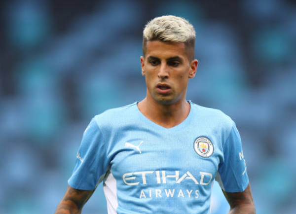 Hậu vệ phải Joao Cancelo. Cựu cầu thủ Juventus đã thể hiện rất tốt trong trận gặp Barnsley và đóng góp 1 pha kiến tạo.