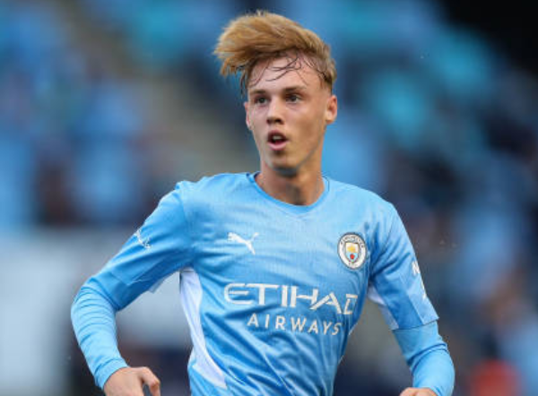 Tiền vệ công Cole Palmer. Tài năng trẻ người Anh thi đấu tốt trong trận gặp Barnsley và Pep có thể tiếp tục trao suất đá chính cho anh.