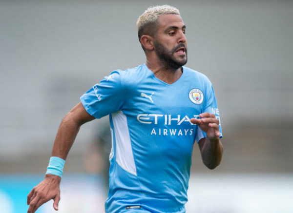 Tiền đạo phải Riyad Mahrez. Cầu thủ người Algeria chính là hạt nhân quan trọng trên hàng công của Man City. Nhiều khả năng anh sẽ tiếp tục được trao suất đá chính.
