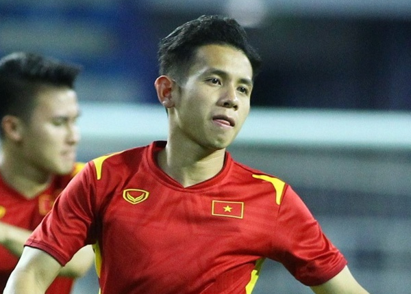 Hậu vệ trái Nguyễn Phong Hồng Duy. Cầu thủ đang thuộc biên chế HAGL gần như là sự lựa chọn số 1 ở hành lang trái của ĐT Việt Nam.