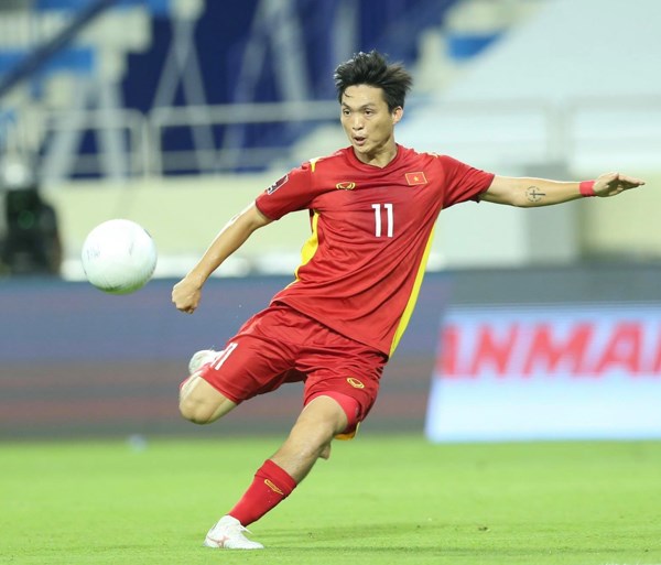 Tuấn Anh quán xuyến tốt khu trung tuyến ĐT Việt Nam.