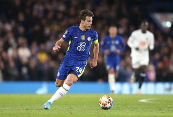 Hậu vệ phải Cesar Azpilicueta. Số 28 luôn thi đấu nhiệt huyết, lên công - về thủ nhịp nhàng.