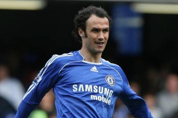 Ricardo Carvalho. Sau khi giã từ sự nghiệp thi đấu, cựu trung vệ người Bồ Đào Nha có thời gian làm trợ lý cho Andre Villas Boas tại Marseille. Nhưng mối lương duyên ấy đã chấm dứt ở mùa giải năm ngoái.
