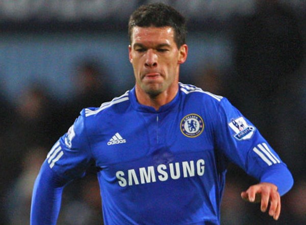 Michael Ballack. Cựu sao ĐT Đức vẫn tiếp tục gắn bó với quả bóng tròn thông qua việc trở thành một chuyên gia bóng đá. Bạn có thể bắt gặp anh ấy trên sóng của BT Sport.