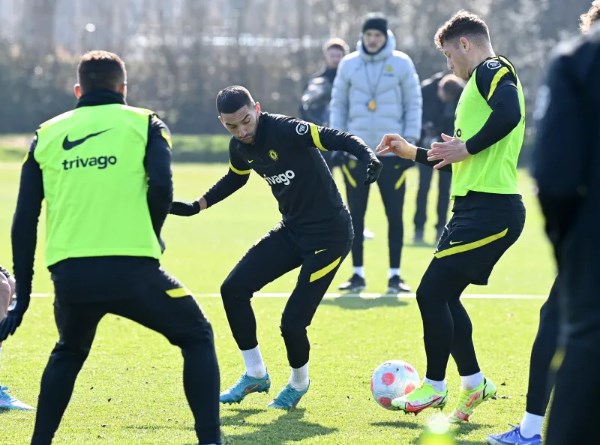 Hakim Ziyech và Andreas Christensen - 2 cầu thủ này vắng mặt trong trận gặp Lille nhưng đã kịp hồi phục và ngồi dự bị trong trận gặp Burnley hồi cuối tuần trước.