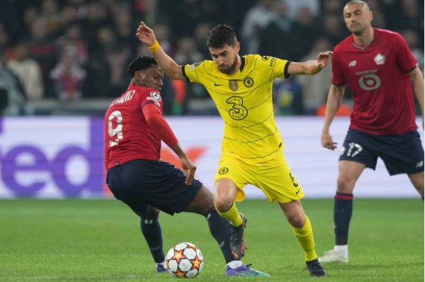 Jorginho - 6.6 điểm. Nhà vô địch EURO 2020 điều tiết trận đấu tốt. Trong 74 phút thi đấu trên sân, anh có 1 đường kiến tạo (cho Christian Pulisic ghi bàn), đạt tỷ lệ chuyền bóng chính xác đến 93%. Tuy nhiên điểm trừ của anh chính là tình huống để bóng chạm tay trong vòng cấm dẫn đến quả penalty cho Lille.