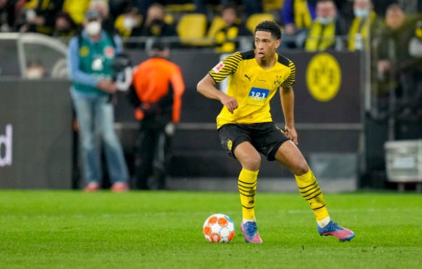 Tiền vệ trung tâm Jude Bellingham (Borussia Dortmund - 7.20 điểm). Anh đang là trụ cột hàng tiền vệ của Dortmund.
