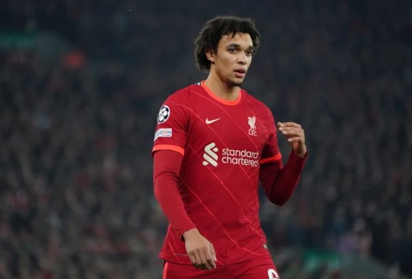 Hậu vệ phải: Trent Alexander-Arnold (Liverpool). Ngôi sao sinh năm 1998 tiếp tục đóng vai trò như một nhạc trưởng trong lối chơi của đội bóng vùng Merseyside, góp phần quan trọng giúp họ lọt vào đến bán kết.