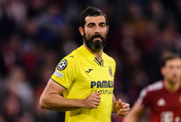 Trung vệ Raul Abiol (Villarreal). Cựu sao Real Madrid có kinh nghiệm chinh chiến dạn dày và là điểm tựa quan trọng nơi hàng thủ đội nhà.