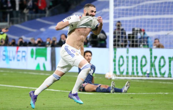 Nhưng Karim Benzema đã sắm vai người hùng khi ghi liền 3 bàn trong vòng 17 phút (từ phút 61 đến 78) giúp cho Los Blancos thắng ngược với tổng tỷ số 3-2 đầy kịch tính.