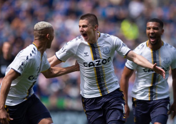 Hậu vệ phải Vitaliy Mykolenko (Everton). Anh là tác giả bàn mở tỷ số của nửa xanh vùng Merseyside trong chuyến làm khách trên sân của Bầy Cáo.