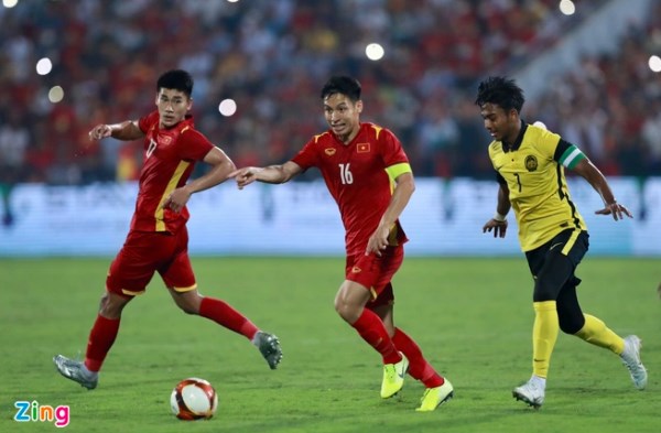 U23 Việt Nam chơi dồn ép ngay đầu hiệp phụ đầu tiên. Ảnh: Y Kiện.