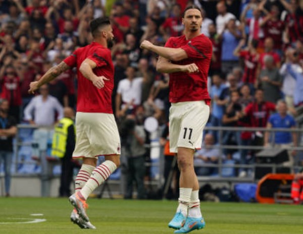 Zlatan Ibrahimovic cùng các đồng đội AC Milan hành quân đến sân Mapei của Sassoulo tại lượt trận cuối cùng Serie A 2021/22. Tính đến trước khi cuộc đối đầu diễn ra, Rosenerri hơn đối thủ bám đuổi Inter Milan 2 điểm.
