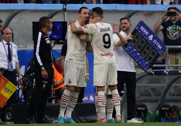Đến phút 72, Ibrahimovic được tung vào sân thay cho Giroud.