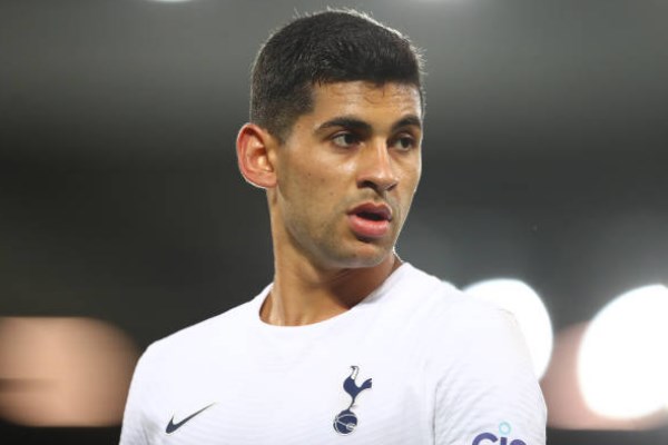 Trung vệ Cristian Romero (Tottenham Hotspur - 6.93 điểm). Cầu thủ người Argentina là chốt chặn đáng tin cậy của Spurs với lối đá lăn xả và khả năng đọc tình huống tốt.