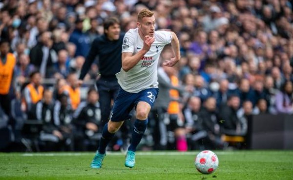 Tiền đạo phải Dejan Kulusevski (Tottenham - 7.19 điểm). Cùng với Bentancur, Kulusevski đã mang đến những điều tích cực cho lối chơi của Gà trống. Anh là mũi giáp công lợi hại, ghi được 5 bàn, đóng góp 8 kiến tạo sau 18 lần ra sân ở Ngoại hạng Anh 2021/22.
