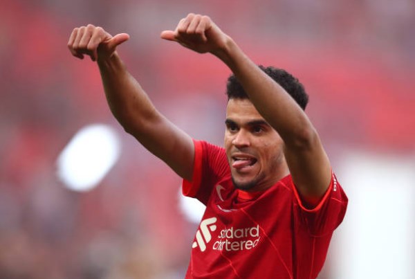 Luis Daiz (Liverpool - 7.44 điểm). Anh được xem là tân binh thành công nhất của Ngoại hạng Anh 2021/22 dù gia nhập The Kop từ tháng Giêng 2022. Diaz nhanh chóng hòa nhập với lối chơi mà Jurgen Klopp xây dựng, trở thành một ngòi nổ đáng chú ý trên hàng công đội nhà.