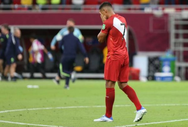 Số 7 của Peru thất vọng khi đội nhà đánh rơi chiếc vé dự World Cup 2022.