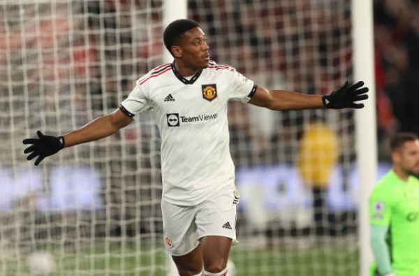 Martial mở tỷ số cho Man Utd.