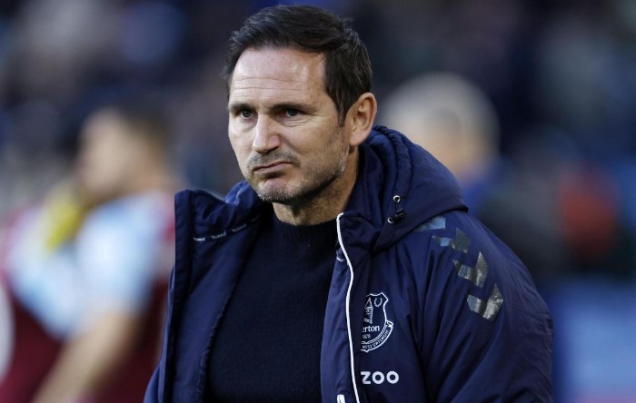 Lampard lo lắng sau trận thua đậm của Everton.