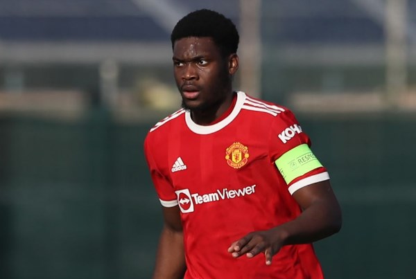 Trung vệ Teden Mengi. Tương tự như Bernard, Mengi cũng khó có cơ hội ra sân ở đội 1 Man Utd nên có thể được mang đi cho mượn để tích lũy thêm kinh nghiệm.