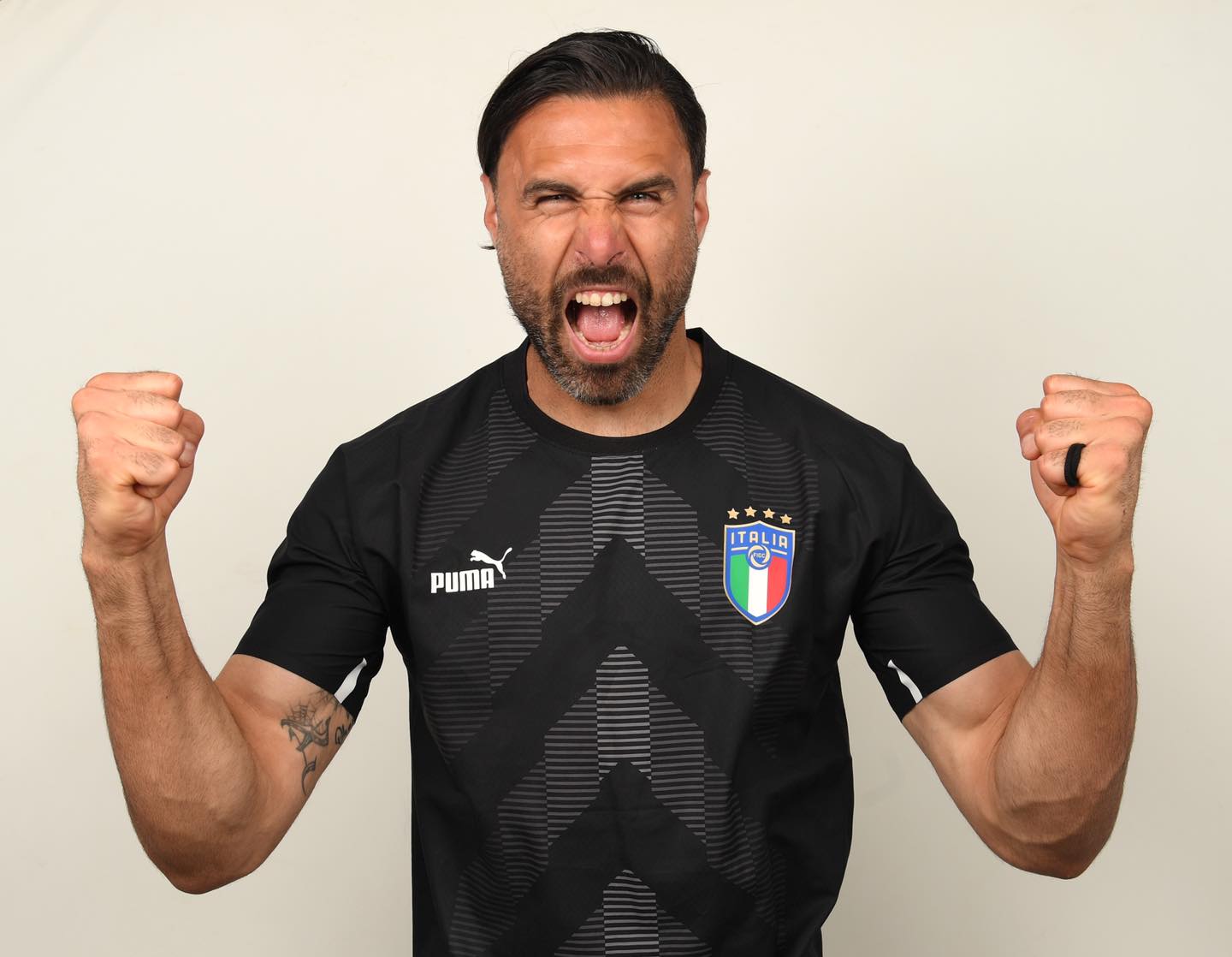 Napoli chọn lựa chiêu mộ Sirigu thay vì Kepa.