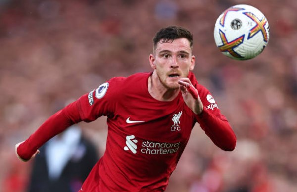 Robertson gặp khó ở vai trò phòng ngự.