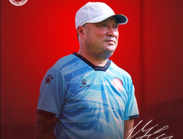 HLV Trương Việt Hoàng dẫn dắt CLB TP.HCM.