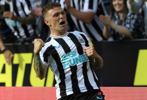 Trung vệ Kieran Trippier (Newcastle). Cầu thủ người Anh đóng góp 1 bàn thắng cho Newcastle trong trận đấu rượt đuổi tỷ số kịch tính với Manchester City.
