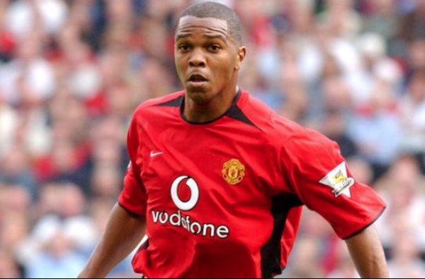 9. Quinton Fortune (1999). Đội chủ sân Old Trafford chi 1.5 triệu bảng để mang Fortune về từ Atletico Madrid. Anh ra sân 126 lần sau 7 năm ở Man Utd.