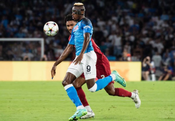 Osimhen khuấy đảo hàng thủ Liverpool.