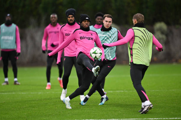 Ảnh bài viết 5 điểm đáng chú ý trong buổi tập của Chelsea: Maresca họp riêng Neto; Palmer - Cucurella bị 'hội đồng'