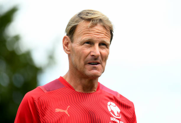 Ảnh bài viết Teddy Sheringham choáng bởi động thái chuyển nhượng của Arsenal 