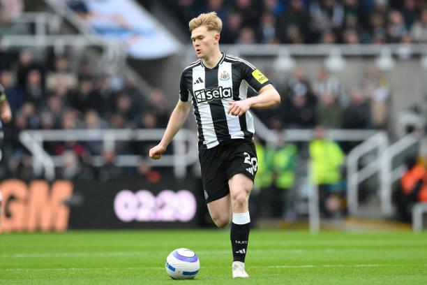 Ảnh bài viết Liverpool nhắm Lewis Hall: Bản HĐ lý tưởng nhưng nhiều thách thức 