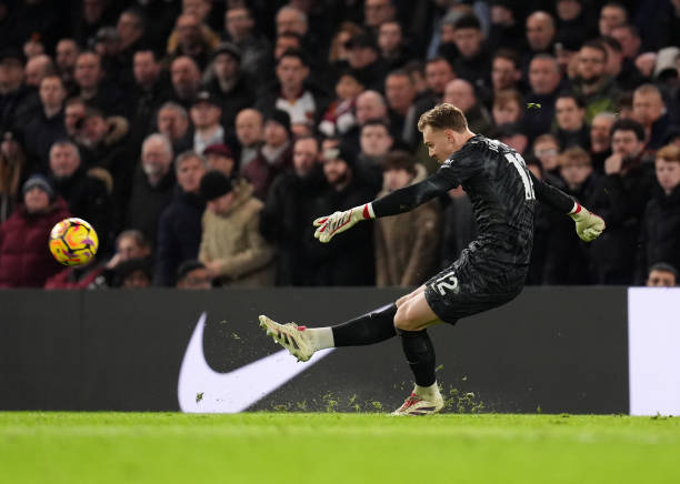 Ảnh bài viết Thay Sanchez, Jorgensen thể hiện ra sao trước West Ham? 