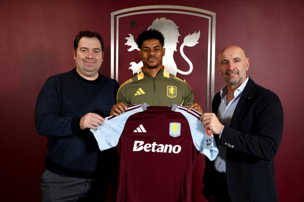 Rashford đã cập bến Villa.