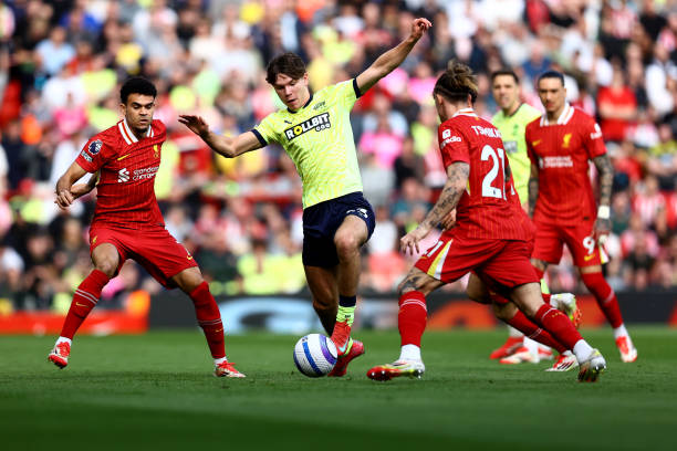 Ảnh bài viết TTCN lại chứng kiến cuộc chiến giữa Liverpool và Man United