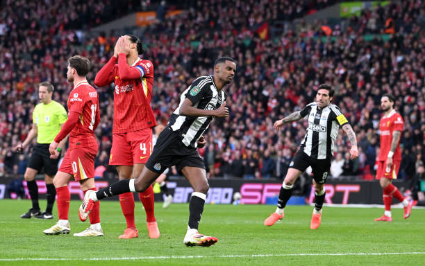 Tương phản lớn giữa Newcastle và Liverpool.
