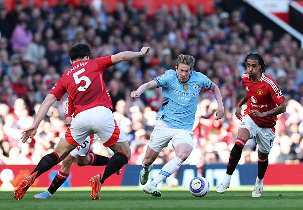 Ảnh bài viết Sky Sports khen 2 cầu thủ MU, chê Man City: "Không còn nhận ra nổi"