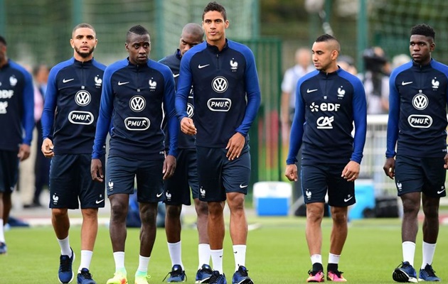 Varane và Umtiti đang là cặp trung vệ hàng đầu của ĐT Pháp.