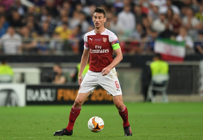 Ban lãnh đạo The Gunner đích thân ra mặt để giải quyết tương lai của Laurent Koscielny.