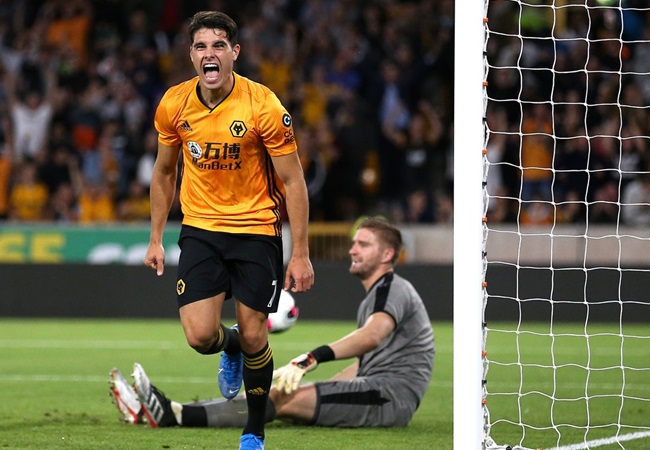 Tiền vệ trung tâm: Pedro Neto (Wolves). Ngôi sao người Bồ Đào Nha thường xuyên góp mặt vào đội hình chính Bầy sói kể từ đầu mùa, anh đã đóng góp một bàn thắng vô cùng quan trọng giúp đội chủ sân Molineux giành chiến thắng trước Fulham tại vòng 4 Premier League.