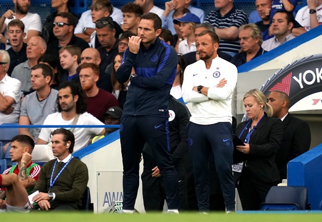 Lampard phải đối mặt với quá nhiều khó khăn.