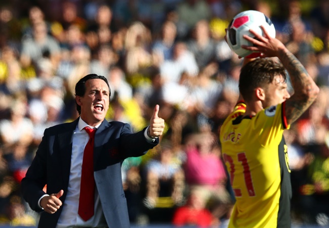 Unai Emery lại chao đảo vì bộ đôi trung vệ.